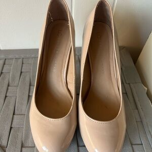 LC Lauren Conrad Nude Patent Round-Toe Pumps Size 10
